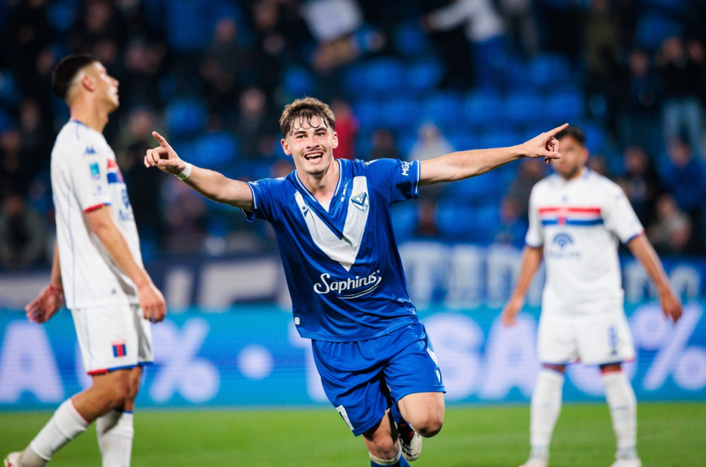 ¡Para gritarlo con el alma! Vélez lo ganó sobre la hora y sigue&nbsp;soñando
